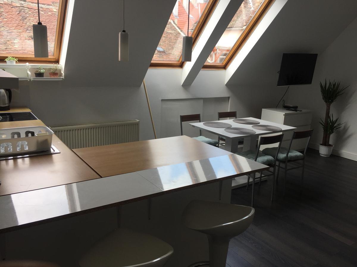 Rozmaring Apartment